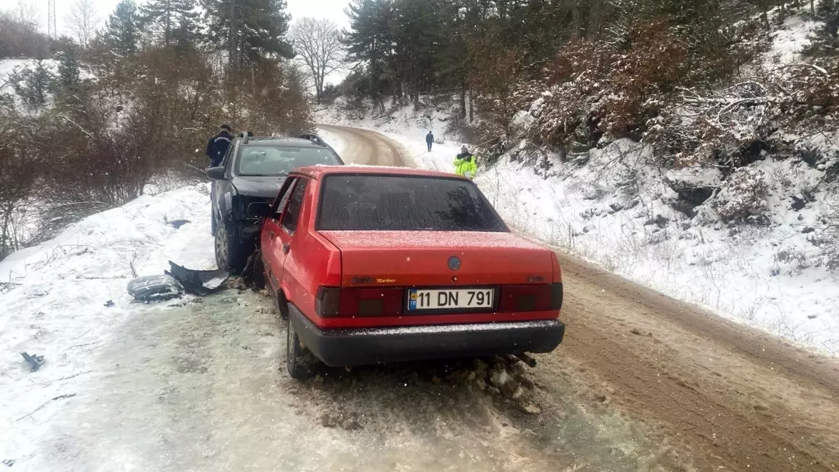Bilecik'te Trafik Kazası: 4 Kişi Yaralandı