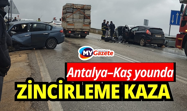 Kaş'ta yağmurlu hava kazaya sebep oldu: 3 araç çarpıştı, yaralananlar var.