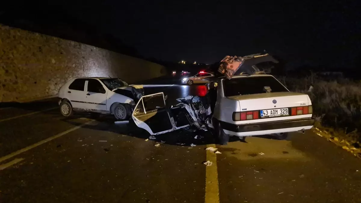 4 kişi yaralandı, Kütahya'da trafik kazası oldu.