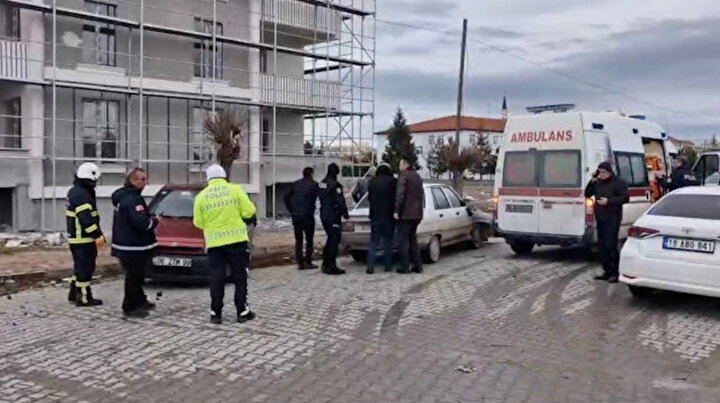 Alaca Çorum'da meydana gelen kaza: İki araç çarpıştı, bir kişi yaralandı.