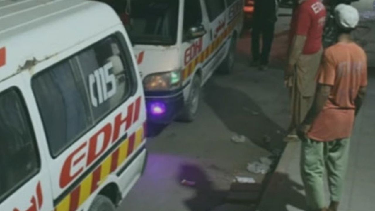 Pakistan'da otobüs ve minibüs çarpıştı: 14 kişi hayatını kaybetti, 16 kişi yaralandı.