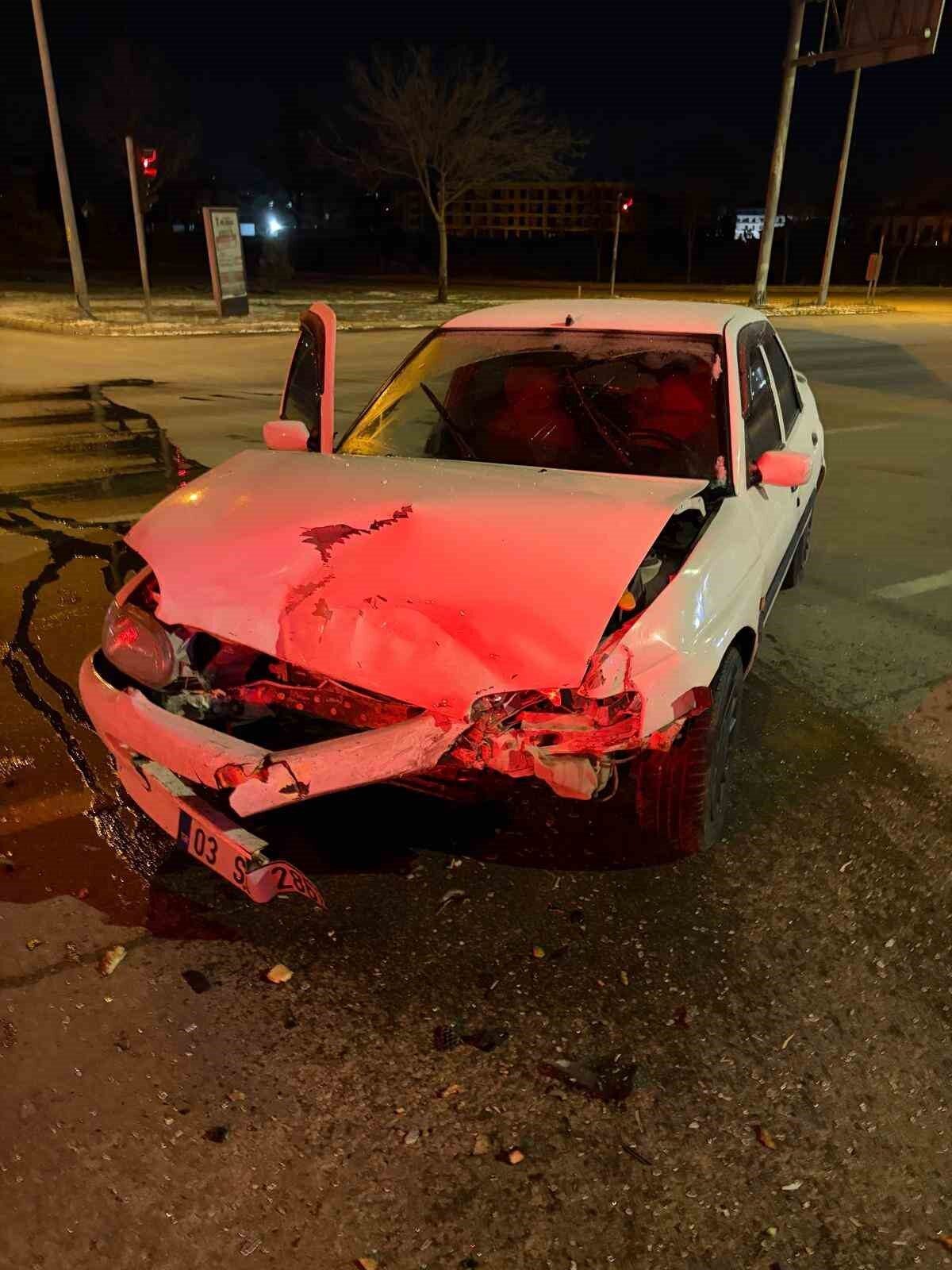Afyon'da meydana gelen trafik kazasında 4 kişi yaralandı - En son haberler