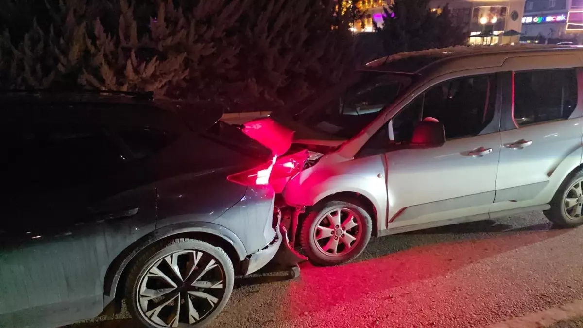 İnegöl'de Kaza: 2 Yaralı