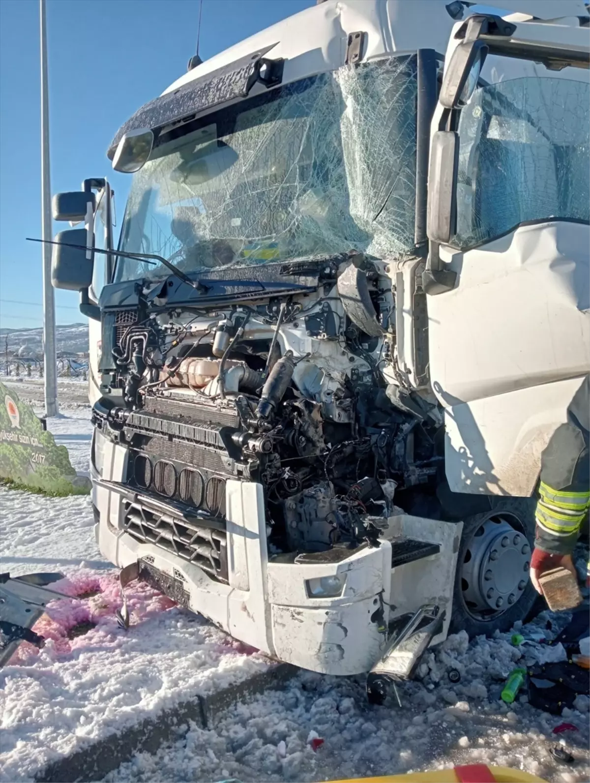 Samsun'da 3 araç kaza yaptı, 6 kişi yaralandı.