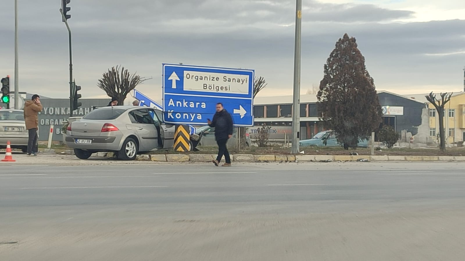 Afyon Organize Sanayi Kavşağı'nda maddi hasarlı trafik kazası oldu - Haber Güncellemesi