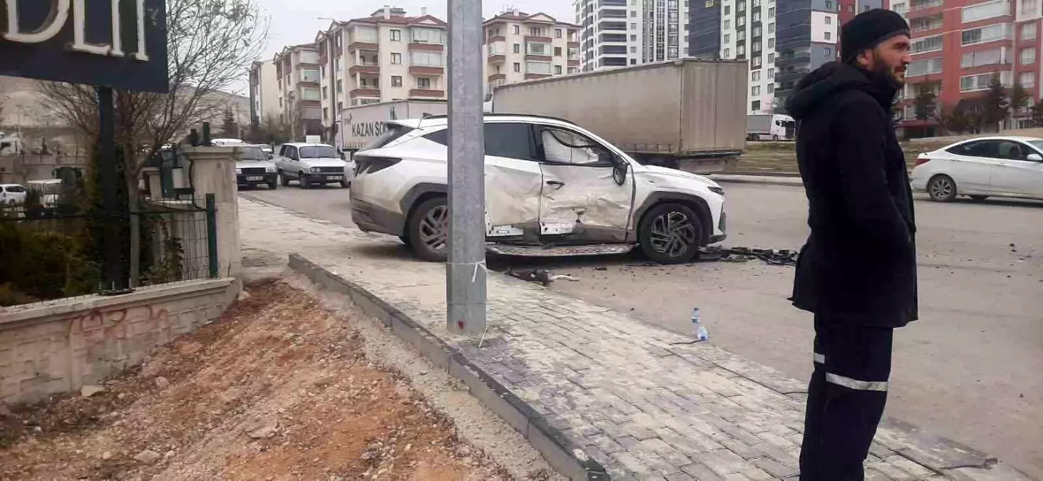 Beypazarı'nda Kaza Sonucu 3 Kişi Yaralandı.