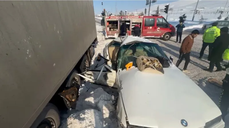 Patnos'ta meydana gelen trafik kazasında 1 kişi ağır, 2 kişi yaralandı.