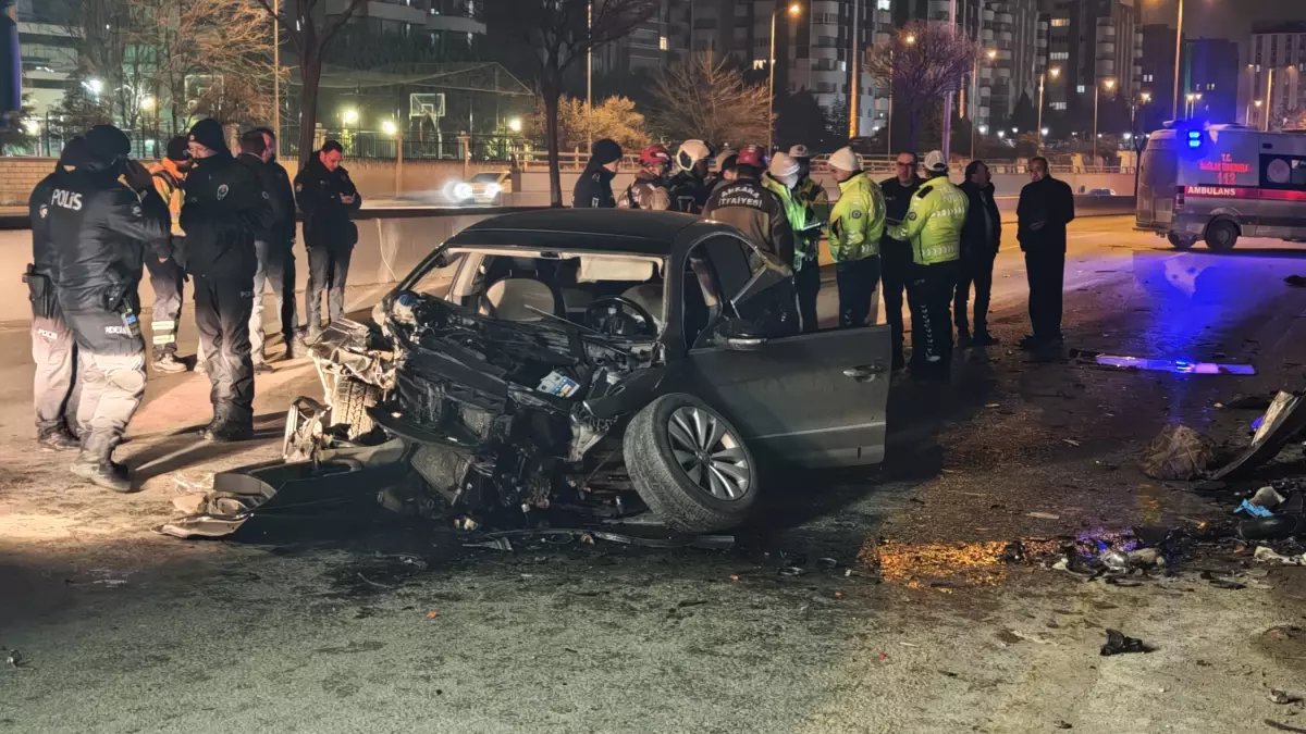 Ankara'da araç önce korkulukla çarpıştı, daha sonra minibüse çarptı: 1 ölü, 2 yaralı