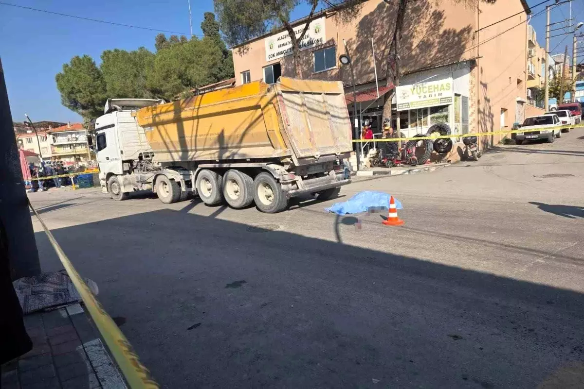 Bir baba ve oğul, iki ayrı trafik kazasında hayatını kaybetti.