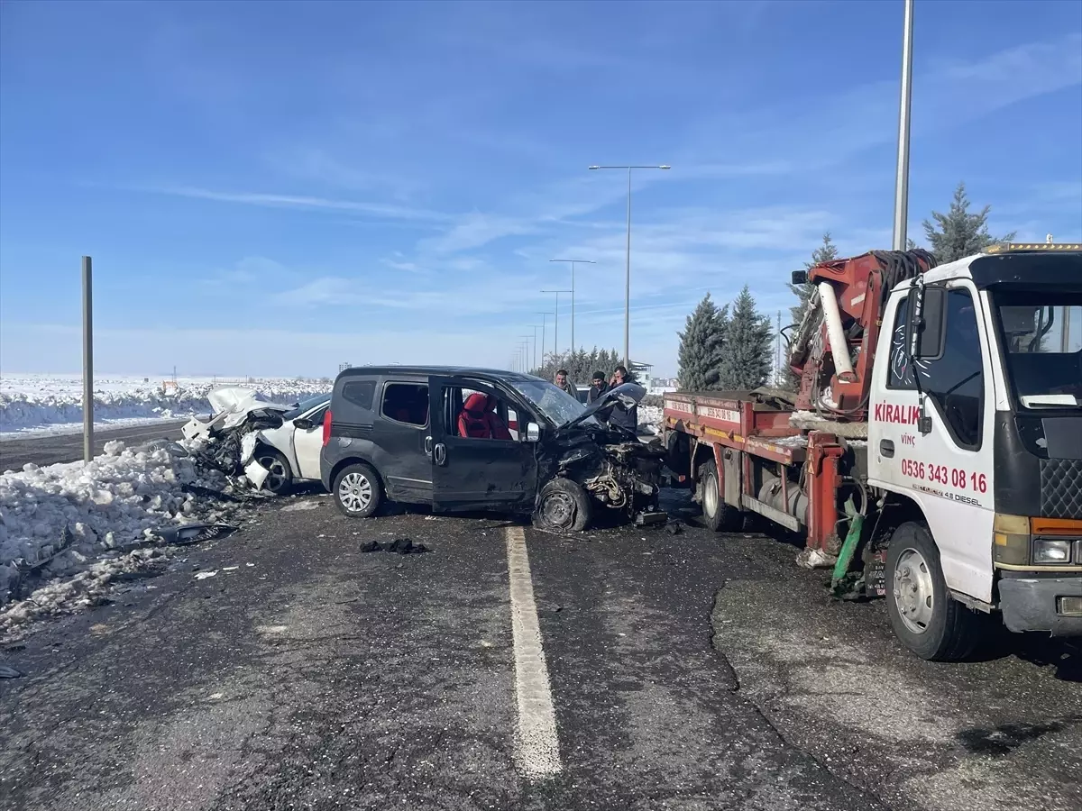 Diyarbakır'da Meydana Gelen Trafik Kazasında 12 Kişi Yaralandı.