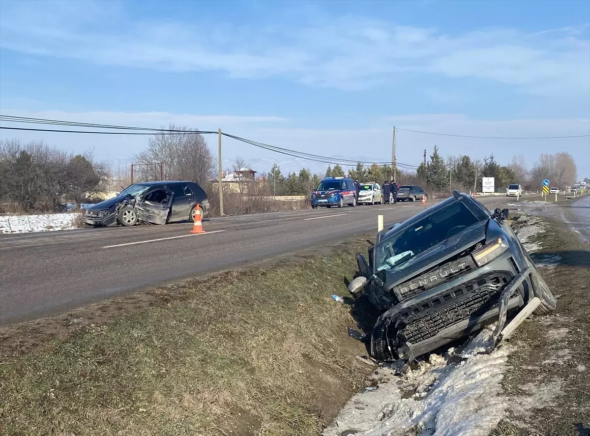 Kastamonu'da trafik kazası sonucu 3 kişi yaralandı.