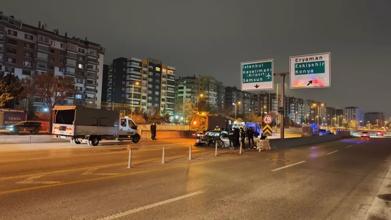 Etimesgut'ta Trafik Kazasında 1 Kişi Hayatını Kaybetti, 2 Kişi Yaralandı.