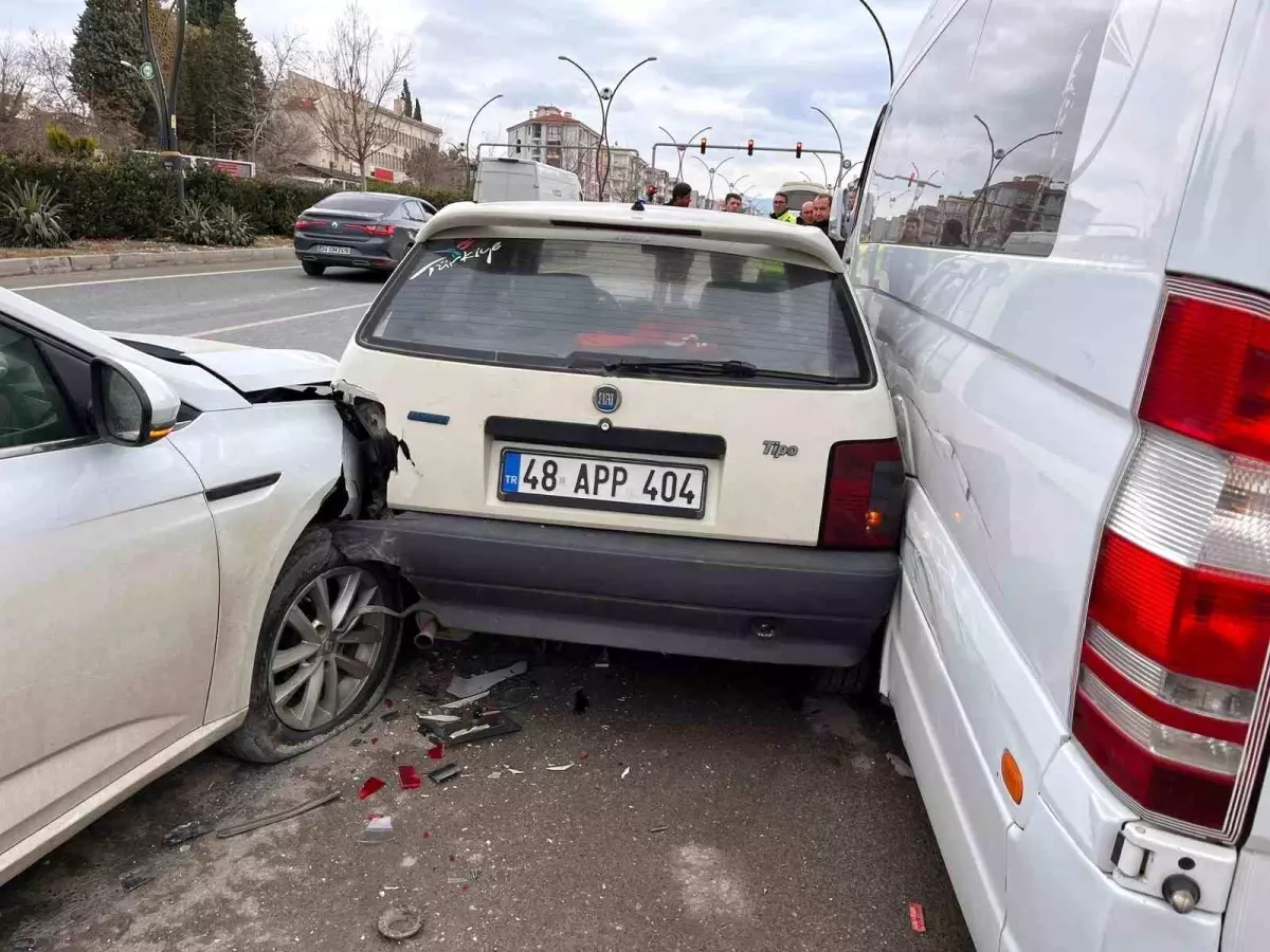 Muğla'da Trafik Kazası: Şans eseri yaralı yok