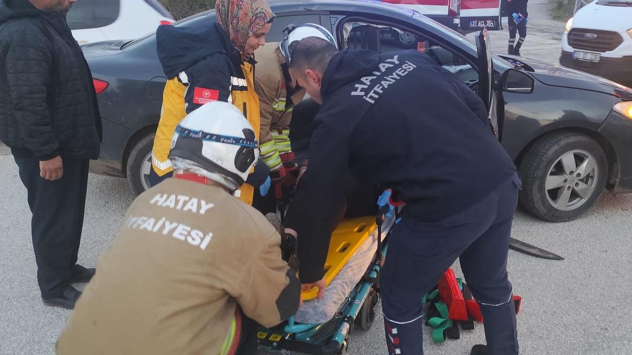 Antakya'da trafik kazasında bir kişi yaralandı.