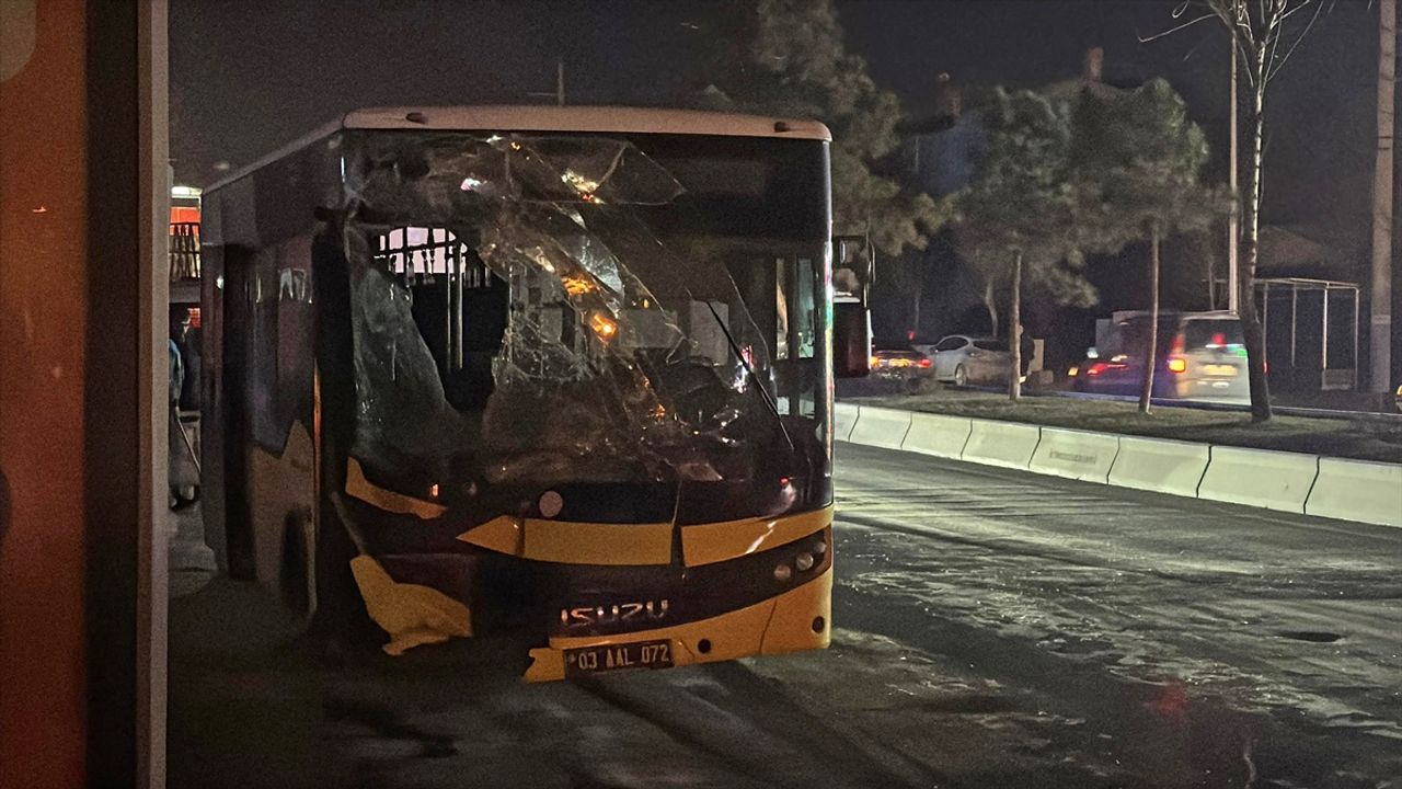 Afyonkarahisar'daki kaza sonucu 1'i çocuk 5 kişi yaralandı.