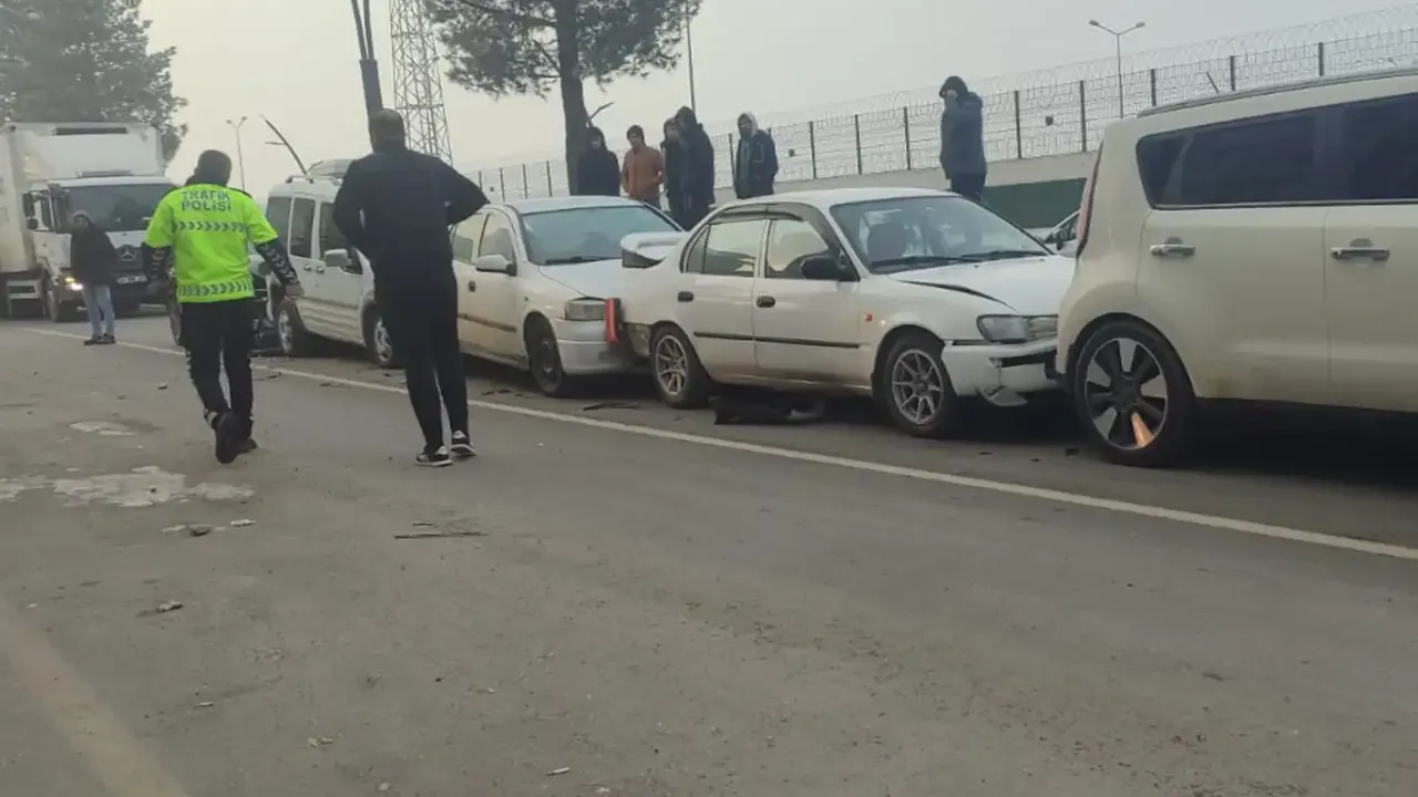 Batman'da 5 araç arasında meydana gelen zincirleme trafik kazası