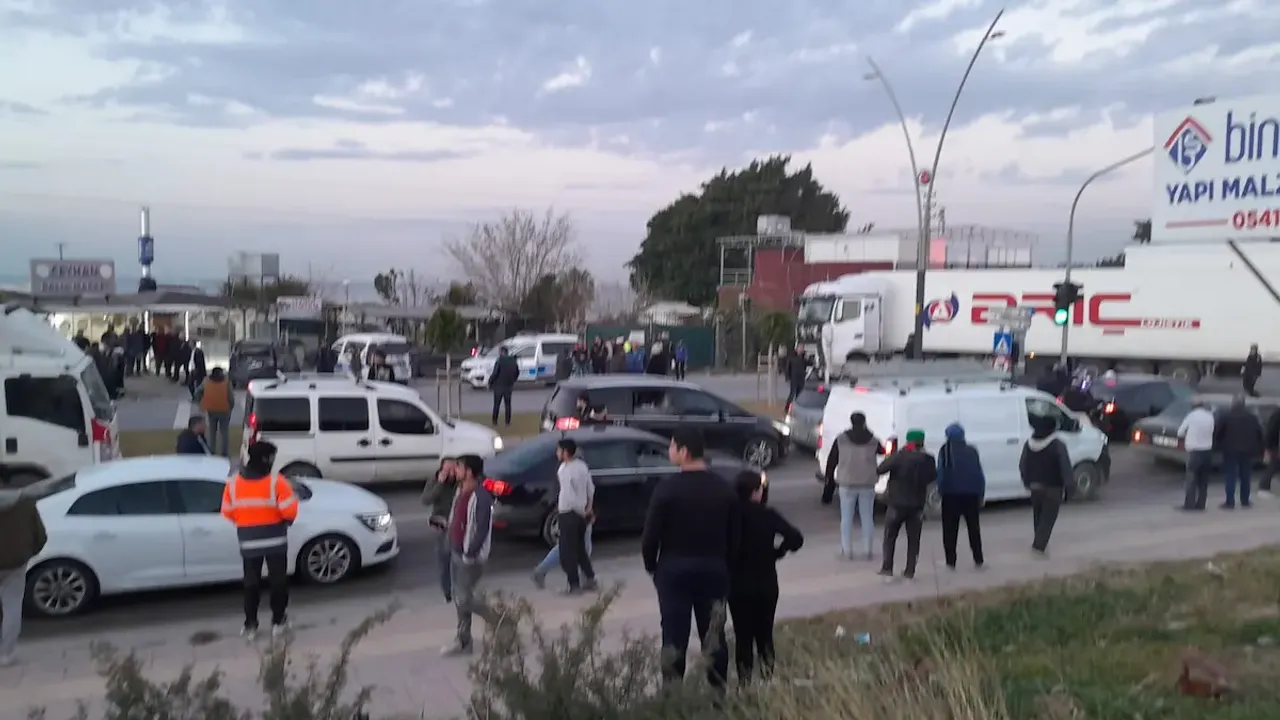 Zincirleme trafik kazasında Arsuz'da çok sayıda yaralı!