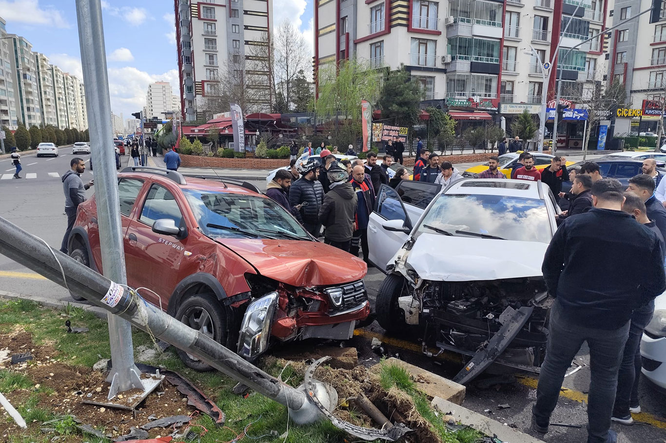 2025'te meydana gelen trafik kazalarında 2,500 kişi hayatını kaybetti, 400,000 kişi yaralandı.