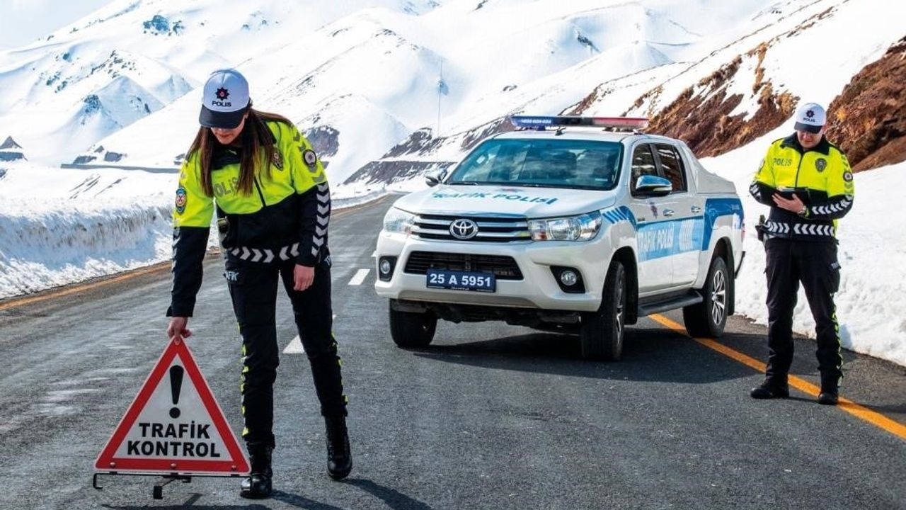 Erzurum'da şehir merkezinde bir yılda 1670 trafik kazası meydana geldi.