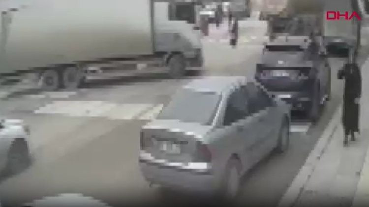 Felaket! Cüzdanını alırken kamyonun altında öldü