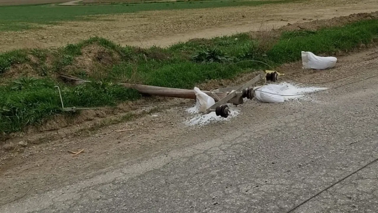 Gürpınar ve Yılmazköy'de elektrik kesintisi yaşanıyor, trafik kazası sebebiyle! - Gündem Kıbrıs Gazetesi