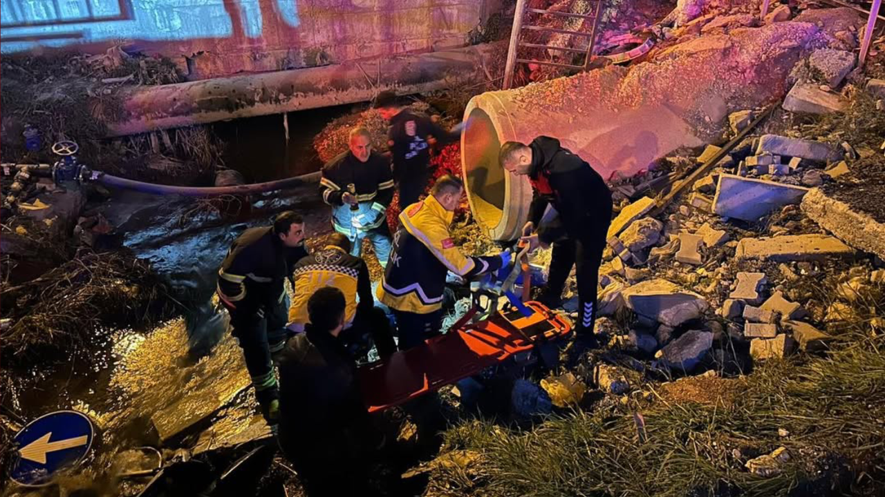 Hatay'da kaza: Motosiklet su kanalına uçtu, 2 kişi yaralandı.