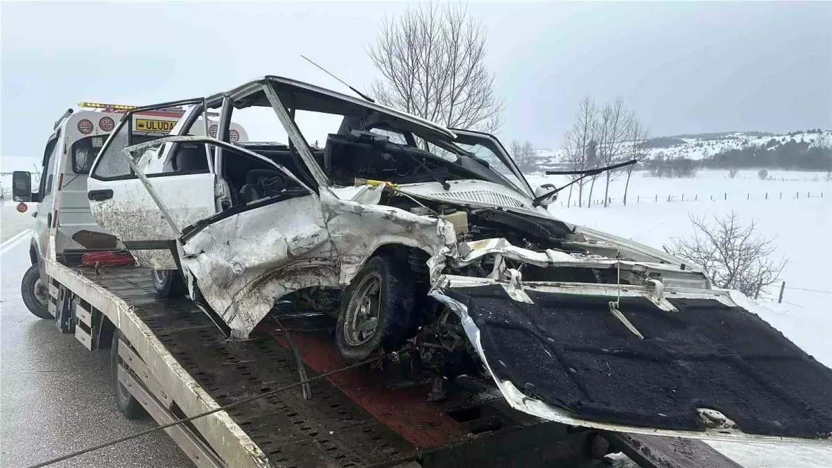 Kastamonu'da Trafik Kazası: 1 Kişi Hayatını Kaybetti, 2 Kişi Yaralandı