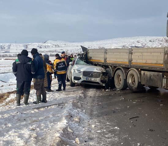 Sivas'ta kaza: 1 ölü, 2 yaralı.