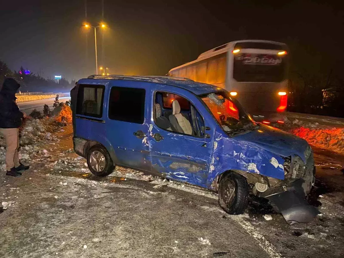 Elazığ'da Trafik Kazası: 4 Kişide Yaralanma