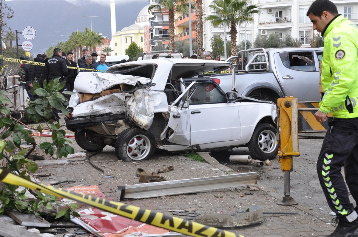 İzmir'de kaza sonucunda 6 kişi yaralandı.