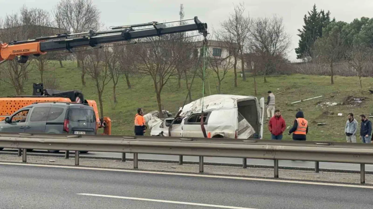 TEM Otoyolu'nda trafik kazası meydana geldi, yaralılar var.