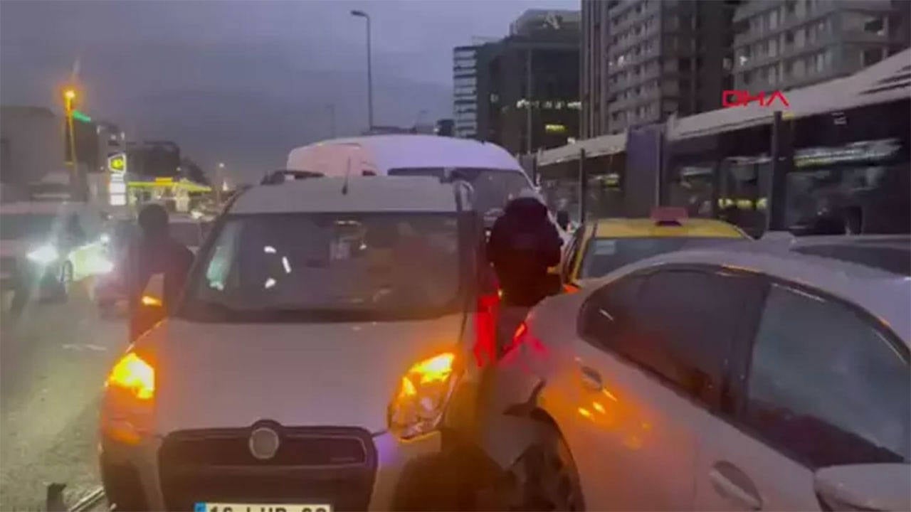 Yenibosna'da ardışık kazada yaralılar bulunuyor!