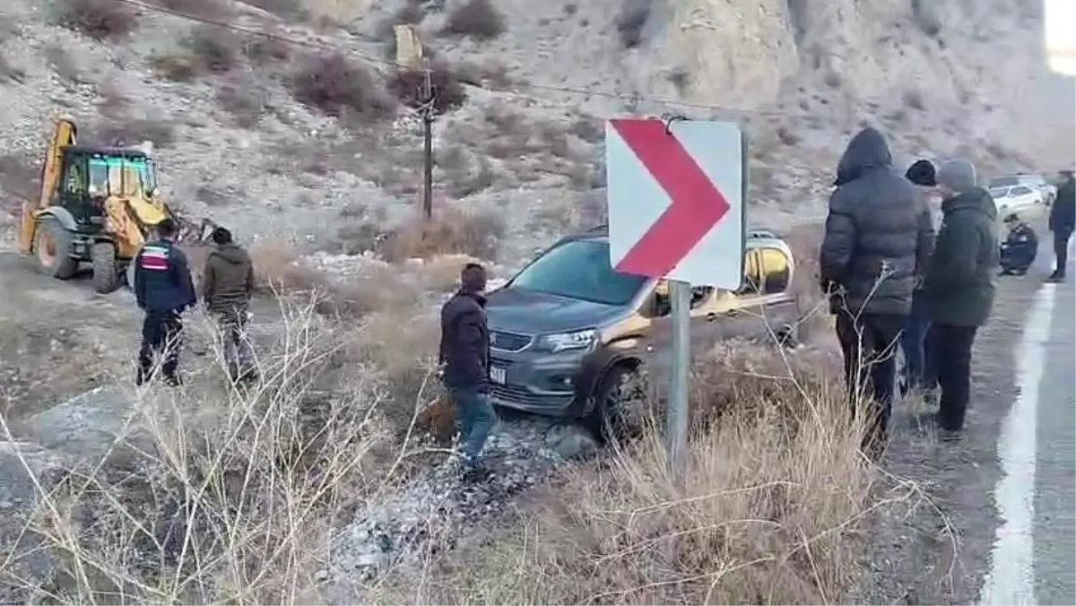 Erzurum ve Artvin arasındaki yolda buzlanma nedeniyle kaza yaşandı.