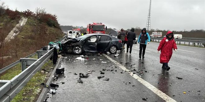 İstanbul-İzmir Otoyolunda zincirleme trafik kazası: 1 kişi hayatını kaybetti!