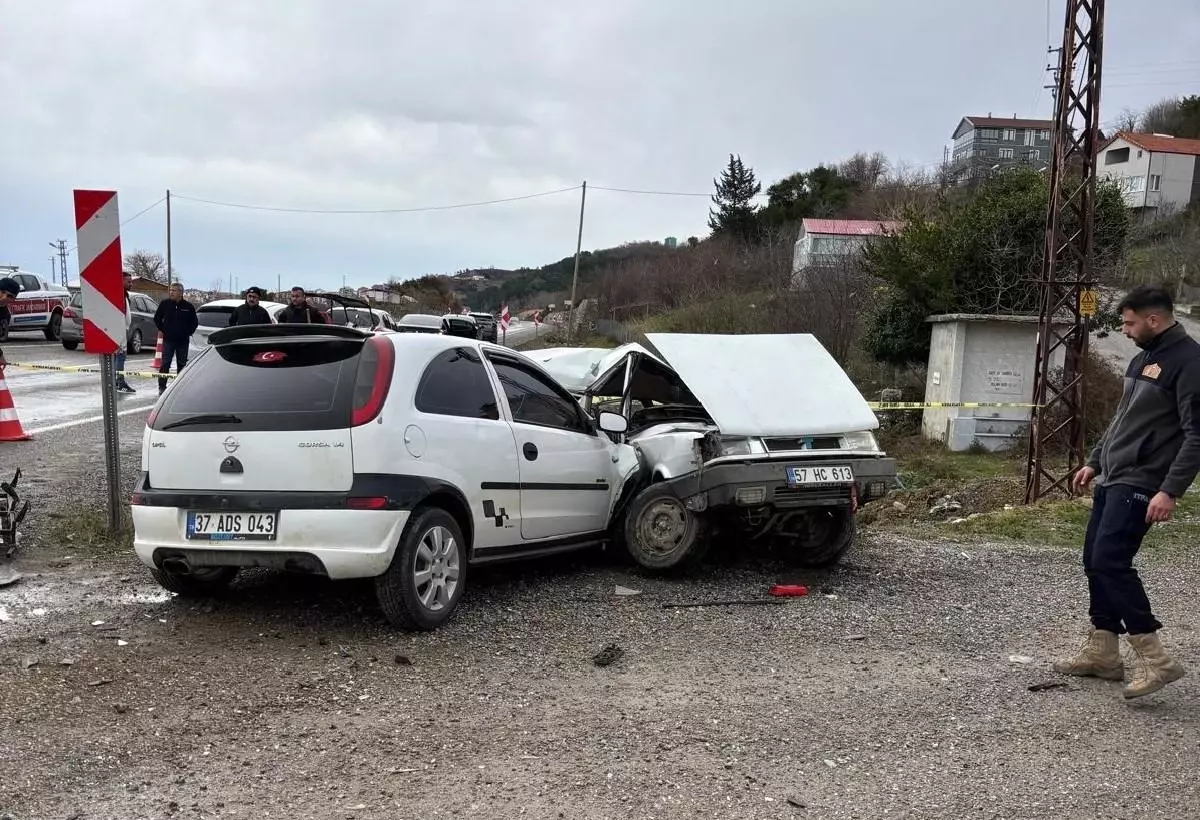 Türkeli'de Araç Kazası: 1 Kişi Yaralı