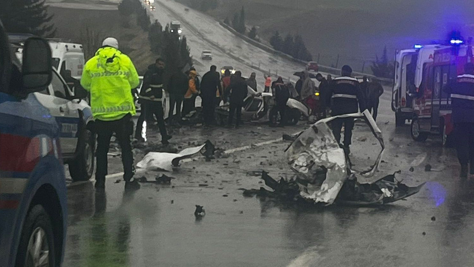 Adıyaman'da yaşanan kaza sonucu 3 kişi hayatını kaybetti, 3 kişi ise yaralandı.