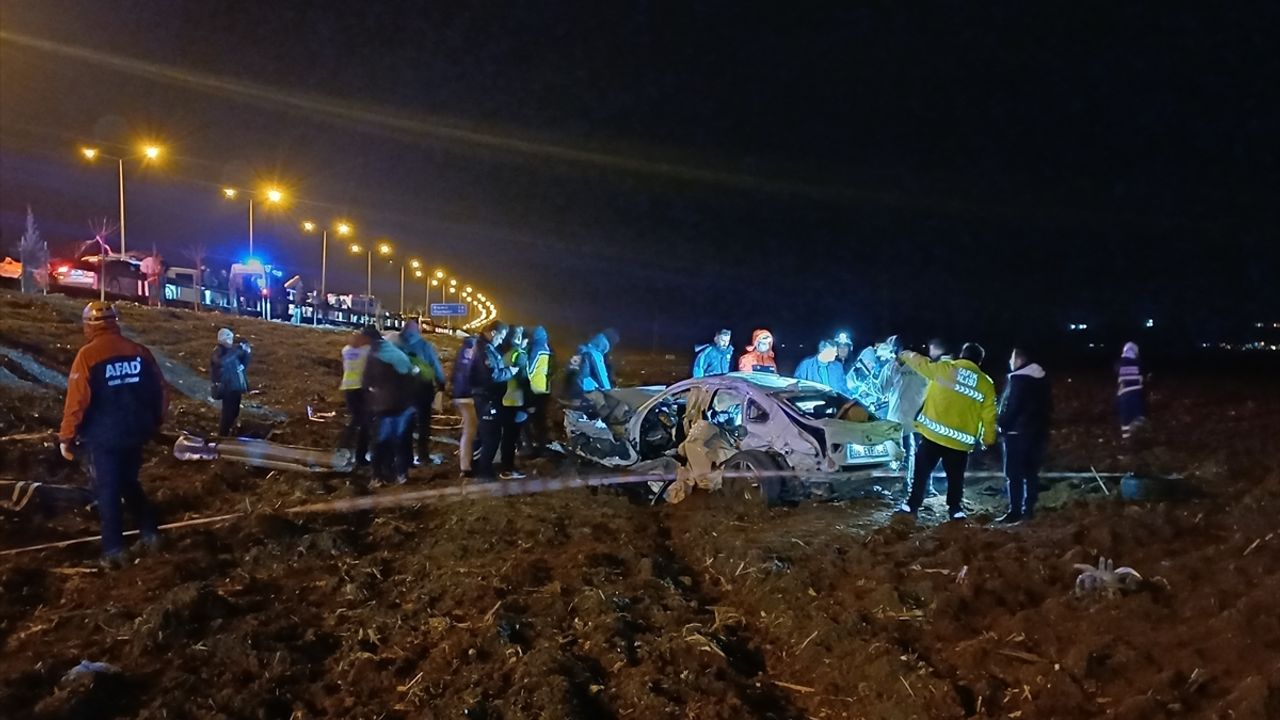 Batman'daki trafik kazasında 3 kişi hayatını kaybetti, 3 kişi yaralandı.