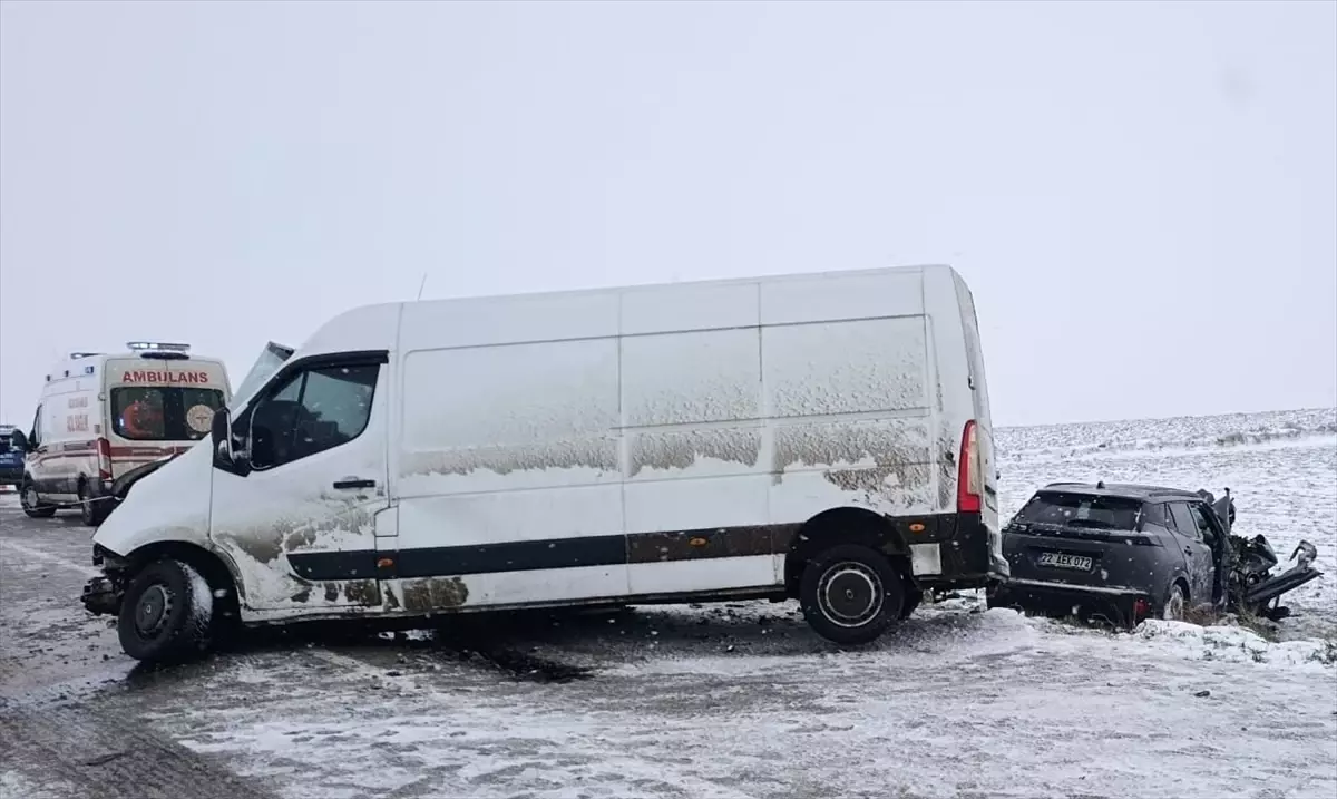 Hayrabolu'da Trafik Kazası: Bir Kişi Hayatını Kaybetti, Üç Kişi de Yaralandı.