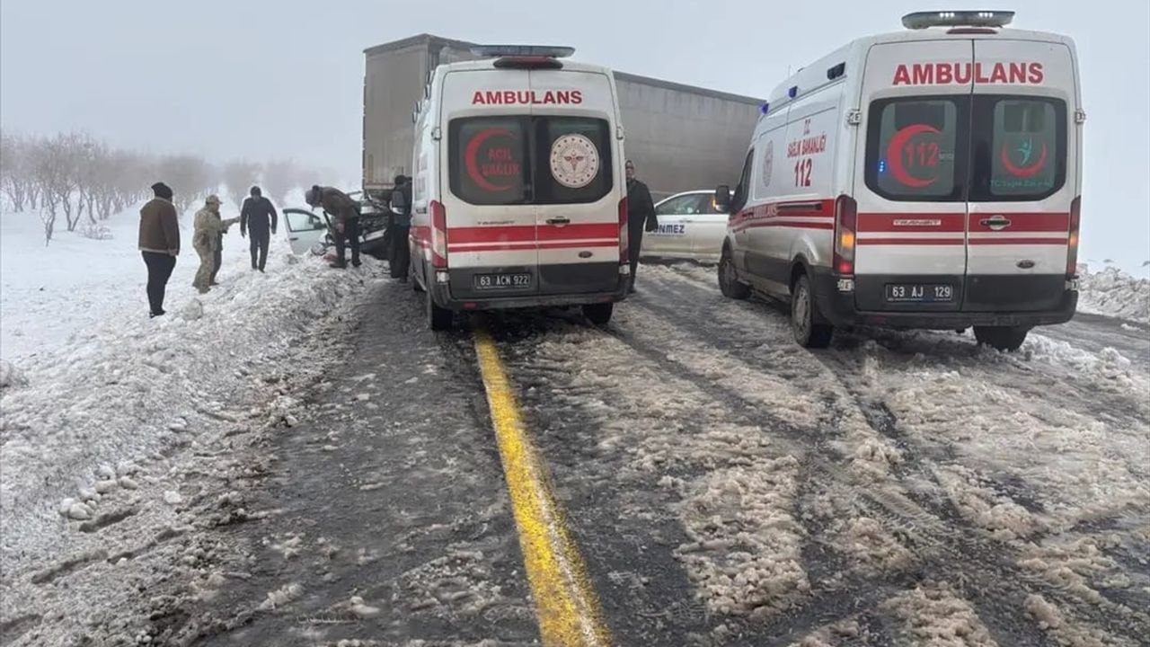 Şanlıurfa'da zincirleme kaza: Viranşehir'de 4 kişi yaralandı.