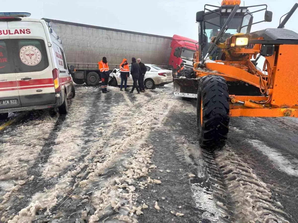 Şanlıurfa'da Zincirleme Trafik Kazası: 4 Kişi Yaralandı.