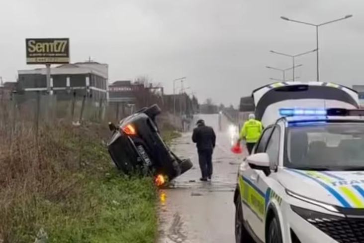 Yalova - Orhangazi yolunda kaza meydana geldi! Araç devrildi...