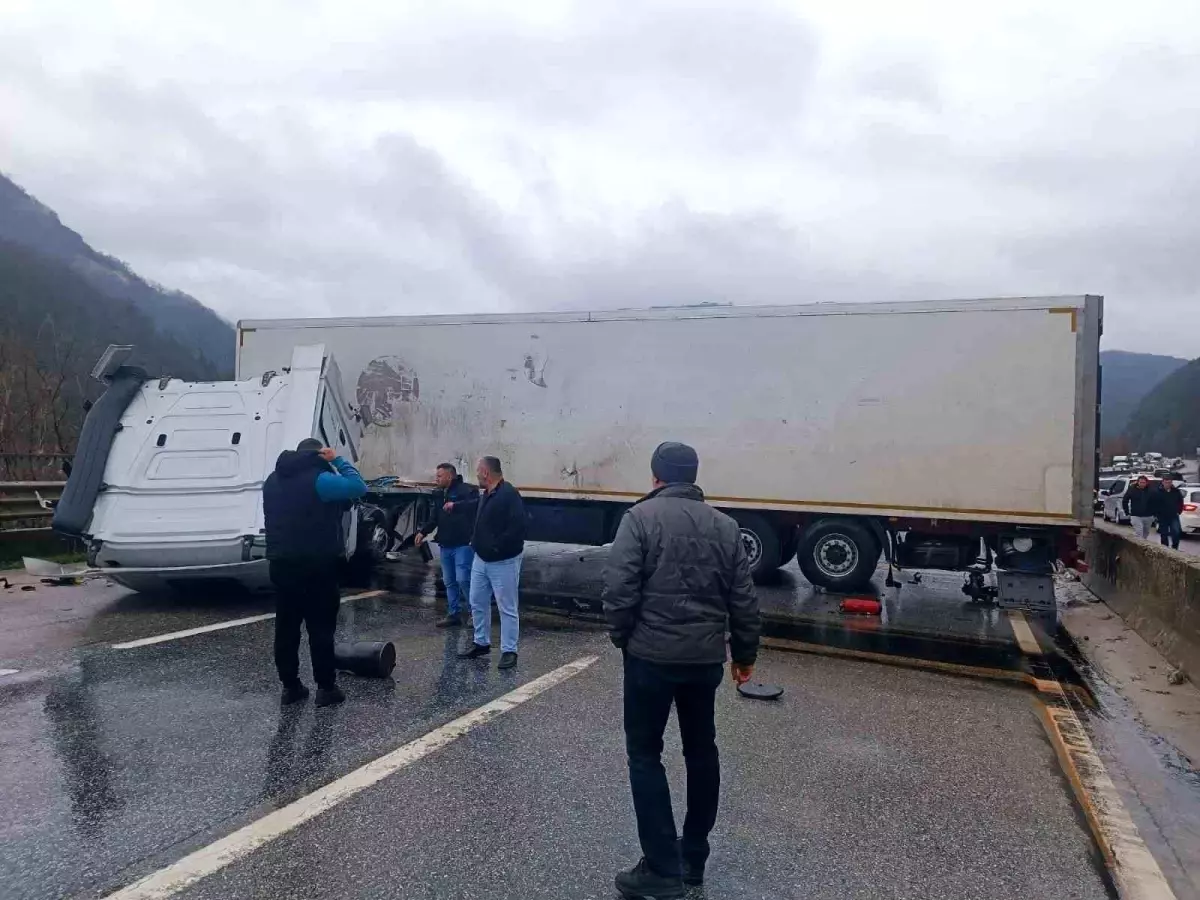 Yolda Kaza: Trafiğe Kapatıldı