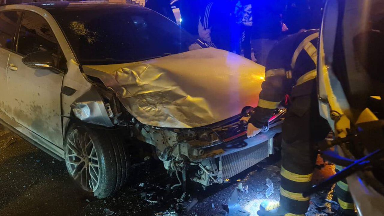 Batman'da ardışık zincirleme kaza sonucu çok sayıda araç maddi hasar aldı.