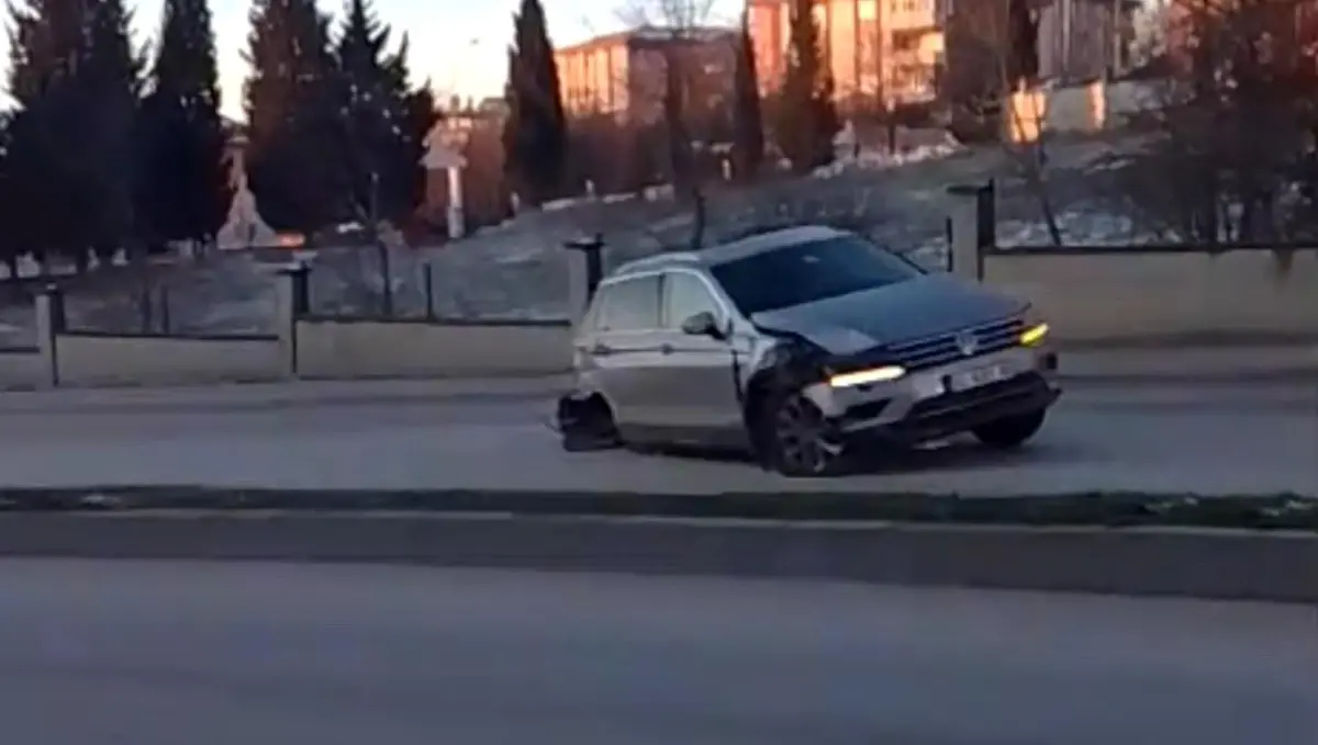 Edirne'de saklı buzlanma ardışık kazaya yol açtı.