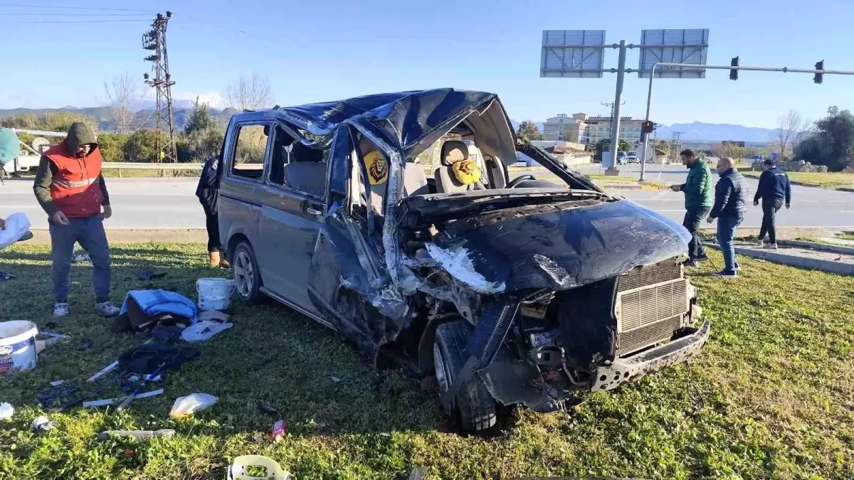 Manavgat'ta Kaza: 5 Kişi Yaralı
