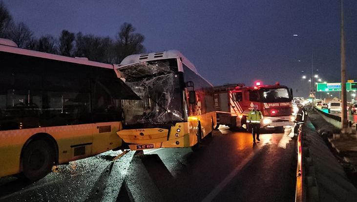 Başakşehir'de 3 İETT otobüsü kaza yaptı, 5 kişi yaralandı.