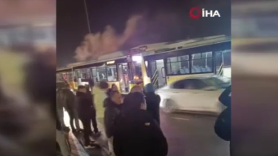 Başakşehir'de üç İETT otobüsü kollardırılmıştır. Yaralanmalar bildirildi.