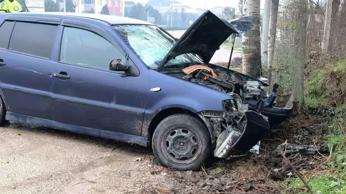İnegöl'de Trafik Olayı: 2 Kişi Yaralandı.