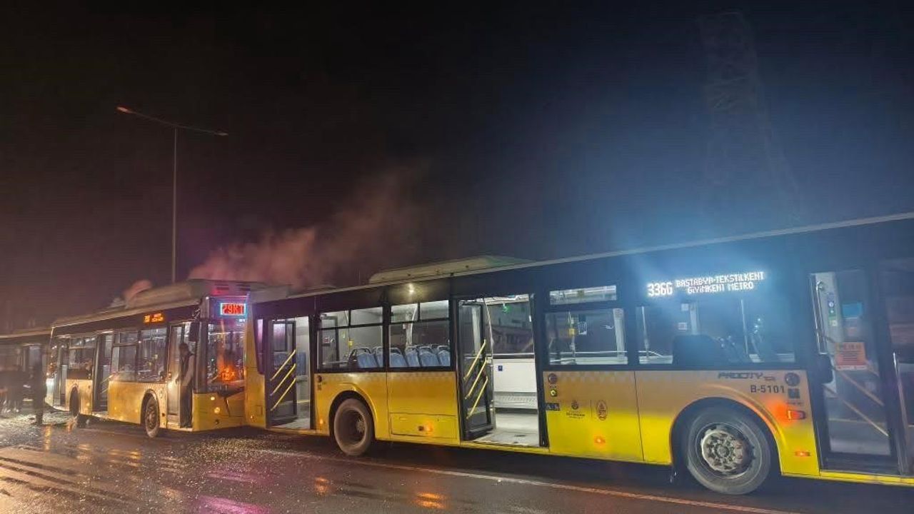 İstanbul'da korkunç bir trafik kazası: 3 İETT otobüsü çarpıştı.