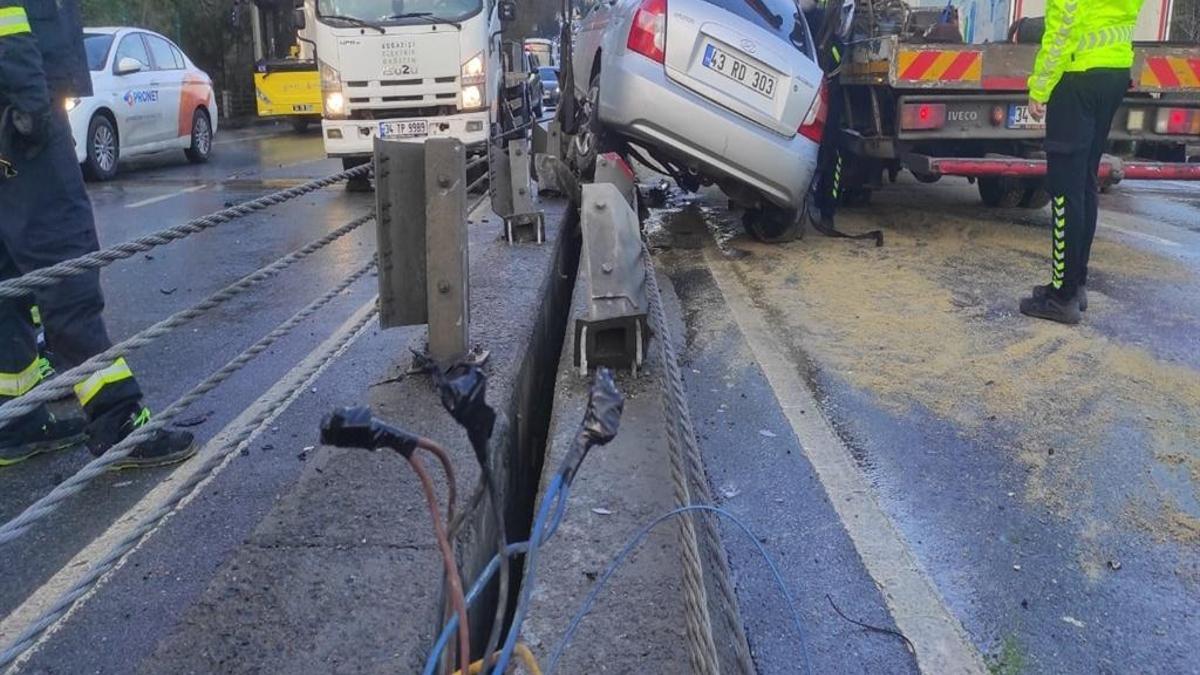 Sarıyer'de korkunç kazada aydınlatma direğine çarptı!